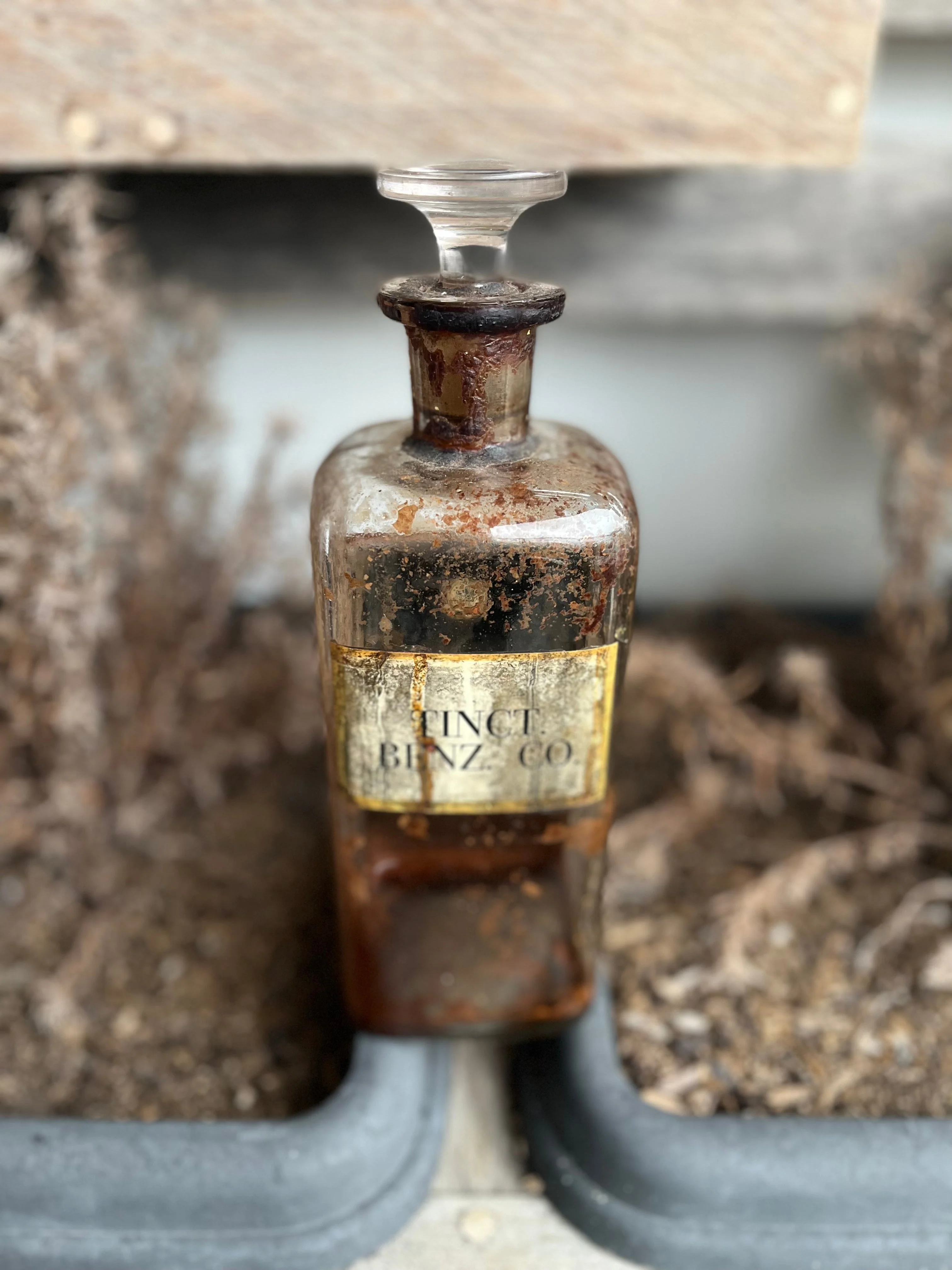 Antique 1890s Apothecary Bottle - Image 3