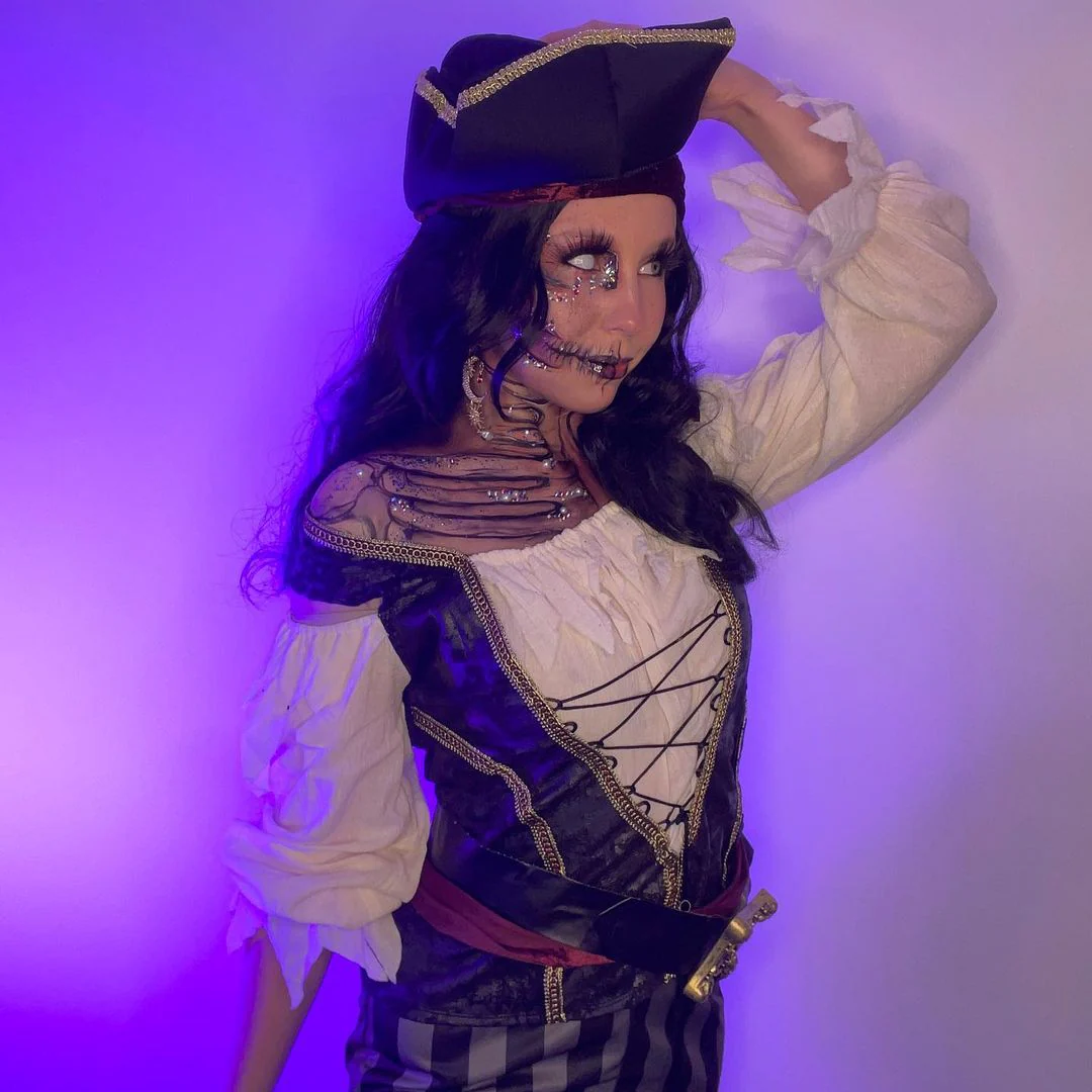 Brazen Buccaneer Womens Book Week Costume - Image 3