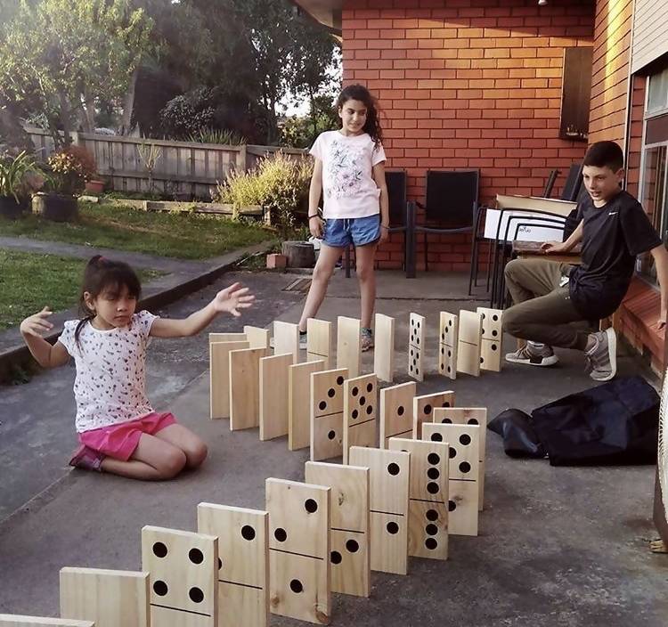 Mega Outdoor Dominoes Game Set with 28 Pieces 30cm - Image 4