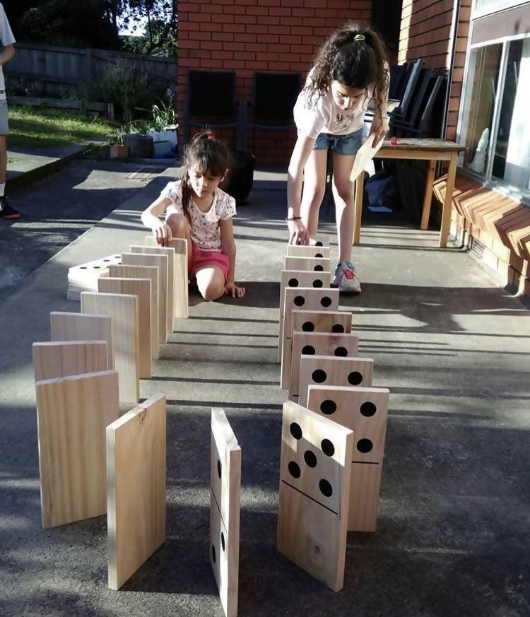 Mega Outdoor Dominoes Game Set with 28 Pieces 30cm - Image 5