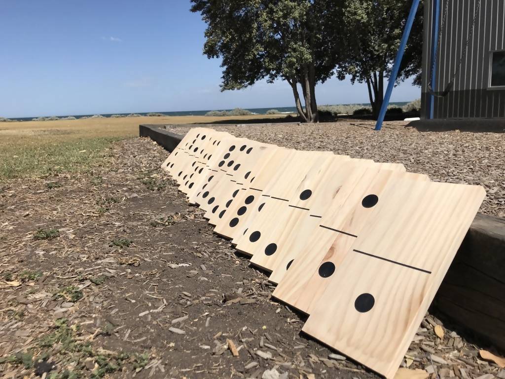 Mega Outdoor Dominoes Game Set with 28 Pieces 30cm - Image 6