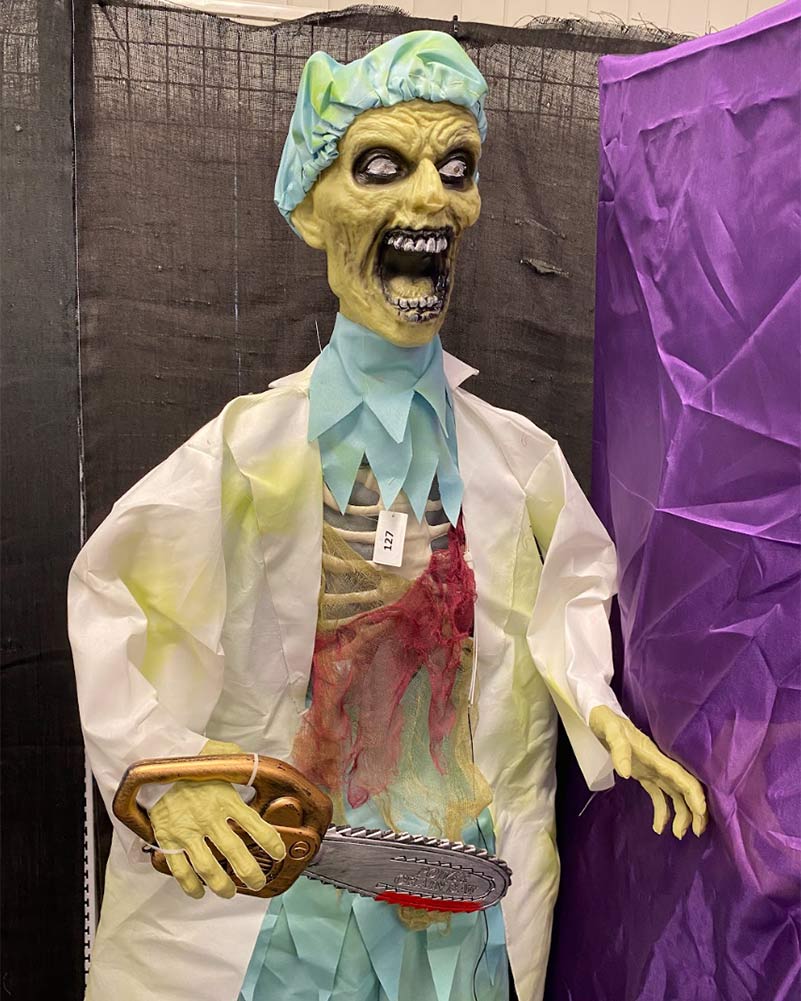 Zombie Doctor With Chainsaw Animatronic 1.7m - Image 2